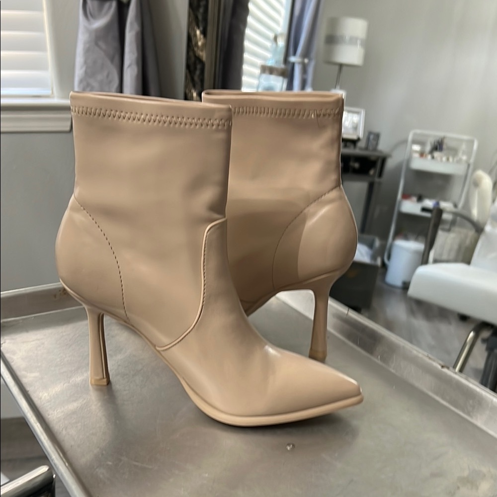 MIA Tan Heeled Boots Sleek Ankle-Length Design
